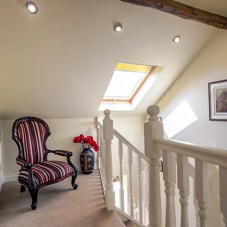 2 Bed In Harrogate 79165 Weeton (West Yorkshire)