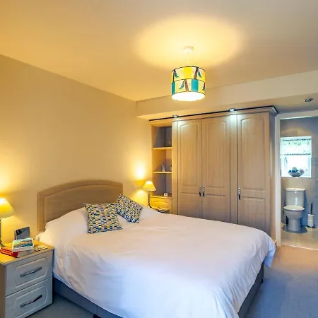 2 Bed In Harrogate 79165 Weeton (West Yorkshire)